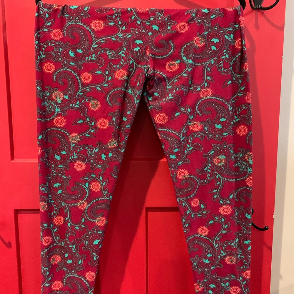 LuLaRoe tall and curvy fuschia pink floral design